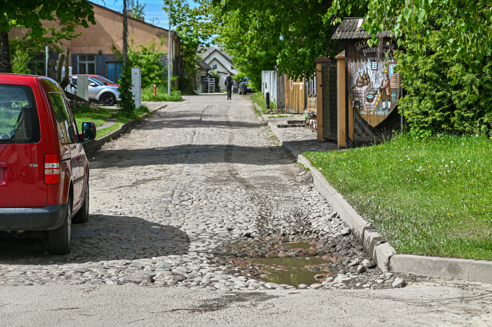 Viena iš įdomesnių vietų, kurią siūloma būtinai aplankyti į Panevėžį užsukantiems turistams – raktų uosis Birutės gatvelėje.