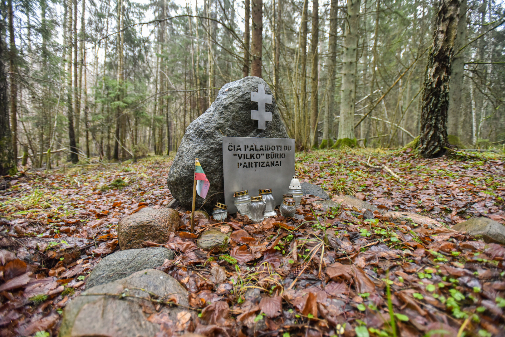 Kultūros paveldo departamento nekilnojamojo kultūros paveldo registre – ne vienas su Panevėžio krašto partizanais susijęs objektas. Bunkeriai, kautynių ir masinių žūčių vietos, bet daugiausia – kovotojų kapai. Tie, kuriuos pavyko rasti. Bet atminimo įamžinimo laukiančiųjų – dar daugiau.