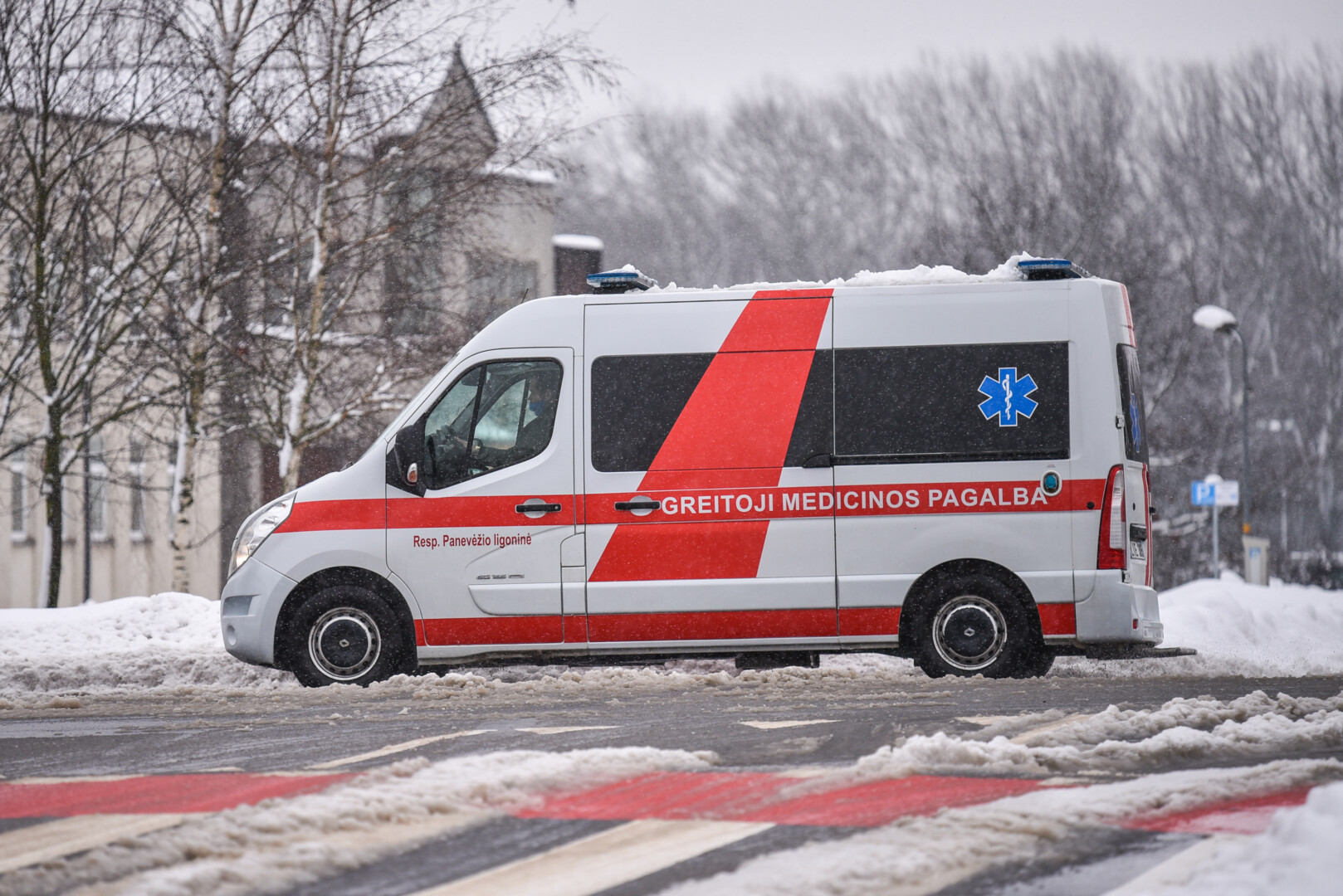 Naujametę naktį Panevėžyje greitąją iškvietusi girta kompanija medikę apkaltino esant neblaivią, išvadino žiurke, grasino, kad ji nebegyvens.