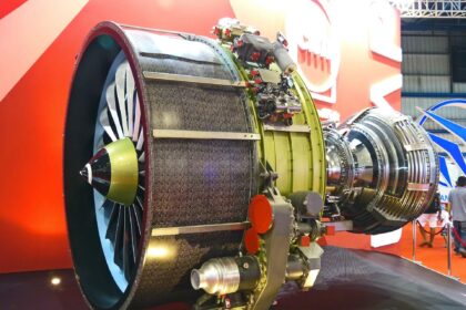 Universitetai rengia aviacijos projektuotojus, o įmonėms reikalingi meistrai. Jeigu jūs – aviacijos mechanikas, esate geidžiamas darbuotojas.