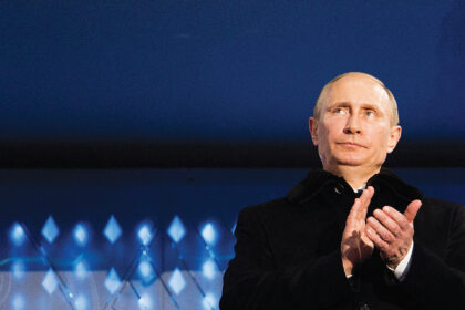 Panašu, kad Vladimiras Putinas sekmadienį laimėjo dar vieną šešerių metų kadenciją Rusijos prezidento poste, rodo apklausos.