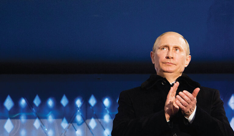 Panašu, kad Vladimiras Putinas sekmadienį laimėjo dar vieną šešerių metų kadenciją Rusijos prezidento poste, rodo apklausos.