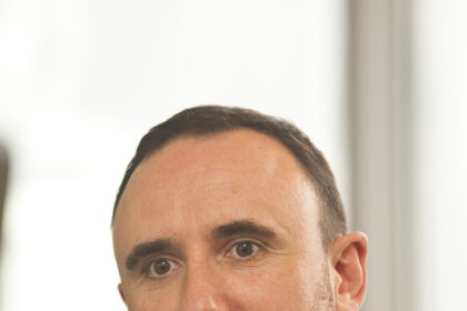 „Nemėgstu tvenkinio, man daug labiau patinka tekanti upė“, – savo gyvenimo ir mąstymo metaforą suformuluoja ambasadorius prie UNESCO Arūnas Gelūnas.