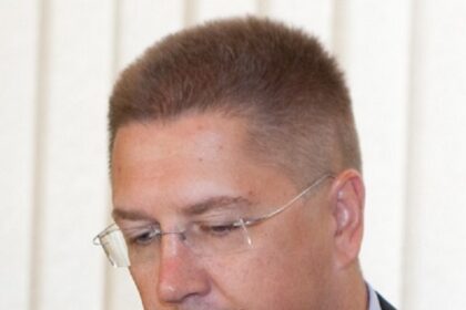 Turto dalybos buvusioje „Rubicon“ grupėje tęsiasi. Po pirmųjų skyrybų koncernas pakeitė pavadinimą į „Icor“, o vietoj septynių akcininkų liko keturi.