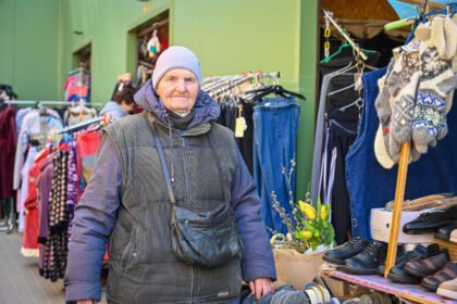 Panevėžietei 92-ejų Janinai Mulevičienei dar per anksti atsiduoti poilsiui. Daug metų vyriausiąja ekonomiste išdirbusi Janina pastaruosius dvidešimt septynerius metus kas rytą skuba į Panevėžio centrinį turgų, čia ant prekystalio išdėlioja vyrams skirtas prekes ir laukia pirkėjų