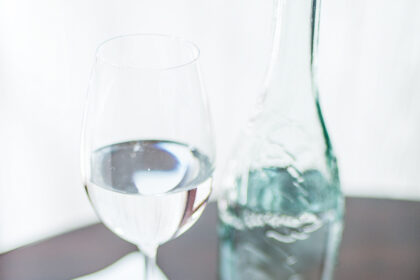 Paprastiems lietuviams jie dar ir dabar asocijuojasi su žaliomis plunksniškomis šakomis, paramstytomis močiučių darželiuose. Kas galėjo žinoti, kad vos išsikalusius stiebelius galima pjauti ir valgyti