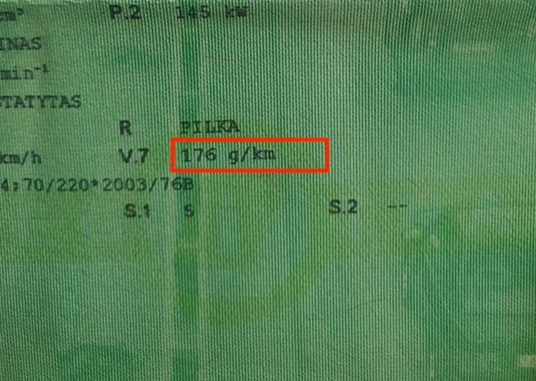 Registruojant automobilio išmetamas CO2 kiekis nėra matuojamas, jis gali būti nustatomas tik konkrečiais įstatyme numatytais būdais. „SEKUNDĖS“ nuotr.