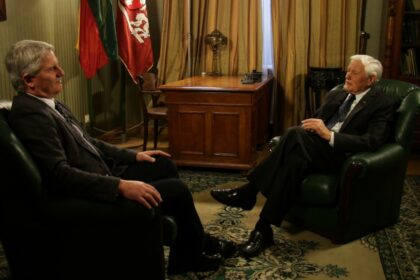 „Valstybė už mane vyresnė tik aštuoneriais metais. Augau kartu su Lietuva ir galiu palyginti įvairius laikotarpius“, – sakė prezidentas V. Adamkus