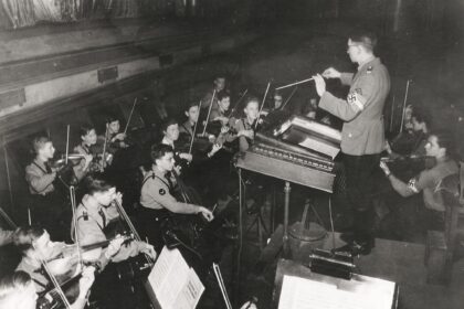 Trečiojo reicho laikais muzika tapo viena galingiausių propagandos priemonių, siekiant vienus menininkus išaukštinti, o kitus – pažeminti ir sunaikinti.