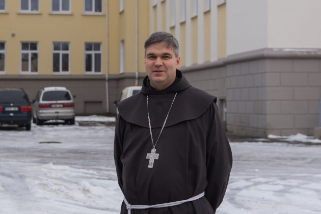 Atvira širdimi. Naujasis Panevėžio vyskupas ordinaras G. L. Vodopjanovas teigė, kad Kalėdos yra tas metas, kai reikėtų apmąstyti savo gyvenimą ir pabandyti atrasti nuoširdų ir tikrą santykį su Dievu.  T. Šiaudinio nuotr.