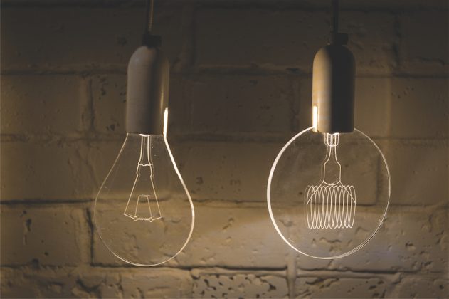 Kompanijos „Sturlesi Design“ sukurti dekoratyviniai šviestuvai žaismingai atkartoja Edisono lemputės formą. 