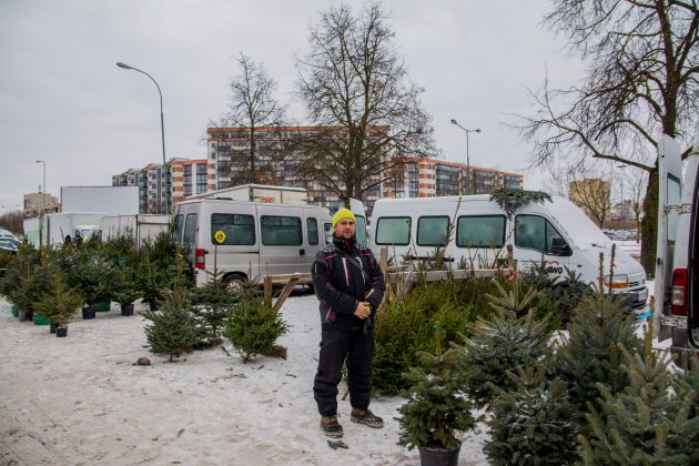 Eglutėmis prekiaujantis Paulius negaili patarimų, kaip prižiūrėti žaliaskarę, kad ji džiugintų kuo ilgiau.