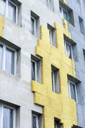 Įrengiant tinkuojamą fasadą, rekomenduojama vadovautis jau sukurtomis sistemomis, kurios apima visą kompleksą tarpusavyje suderintų medžiagų ir detalių.