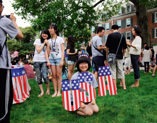 Net 80 proc. pasiturinčių kinų ketina savo atžalas siųsti studijuoti JAV, kai kurie – net į pradines mokyklas. (Vida Press nuotr.)