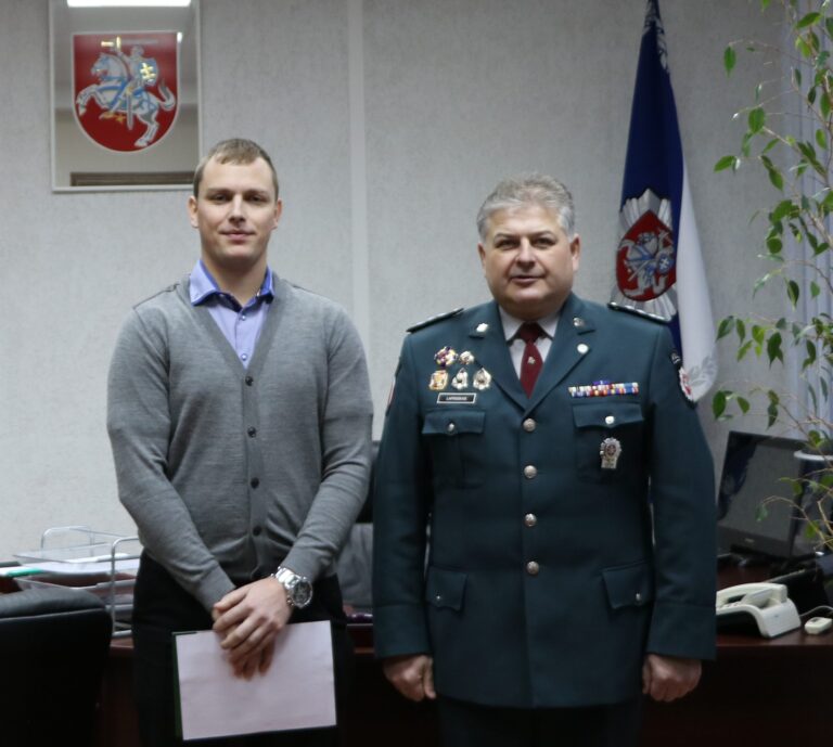 Sausio 23 dieną Panevėžio apskrities vyriausiame policijos komisariate priesaikos žodžius ištarė naujas pareigūnas – Egdaras Gegieckas. Jis Mykolo Romerio universitete įgytas žinias sieks realizuoti dirbdamas kriminalinės policijos padalinyje.