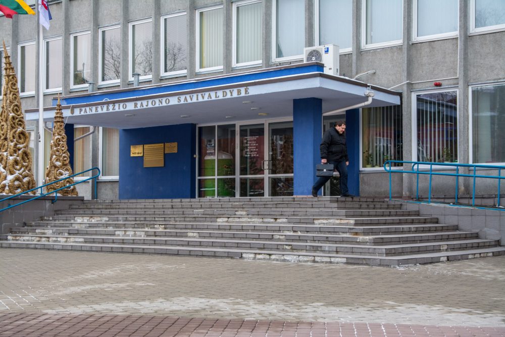 Specialiųjų tyrimų tarnybos Panevėžio valdybos pareigūnai pradėjo ikiteisminį tyrimą dėl galimo piktnaudžiavimo tarnyba ir kyšininkavimo, vykdant viešuosius pirkimus.