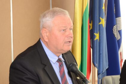 Panevėžio rajono savivaldybę toliau krečia Specialiųjų tyrimų tarnybos (STT) agentai. Antradienį STT pradėtas tyrimas dėl galimos korupcijos Savivaldybėje jau išaiškino šešis įtariamuosius.