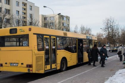 Vėlyvą vakarą išėjus papramogauti į Panevėžio centrą ar kitas pamėgtas laisvalaikio vietas gali tekti pasukti galvą, kaip grįžti į namus. Visi maršrutiniai autobusai kursuoja tik iki dešimtos valandos vakaro
