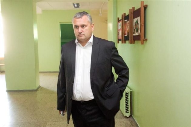 Ką tik inovatyviausiu vadovu pripažintam Velžio gimnazijos direktoriui R. Baltušiui po metų gali tekti atsisveikinti su savo „užauginta“ mokykla.
