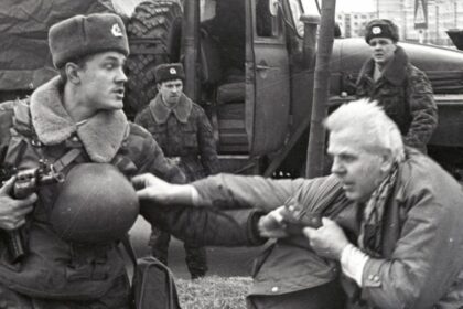 Informacijos trūkumas ar net tyčinis jos iškraipymas apie tragiškus sausio 13-osios įvykius skatino lietuvius įvairiais būdais skleisti žinią pasauliui.