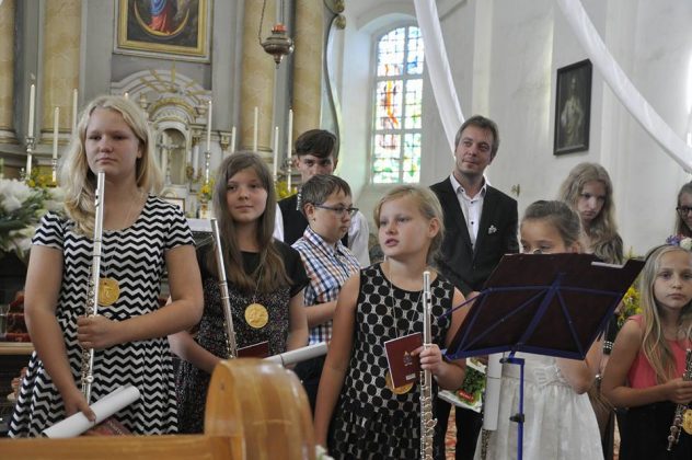 Muzikantas visus savo mokinius moko vadovaudamasis tais pačiais principais bei naudoja savo metodus. Tačiau ne visi pedagogai jį dėl to palaikantys. 