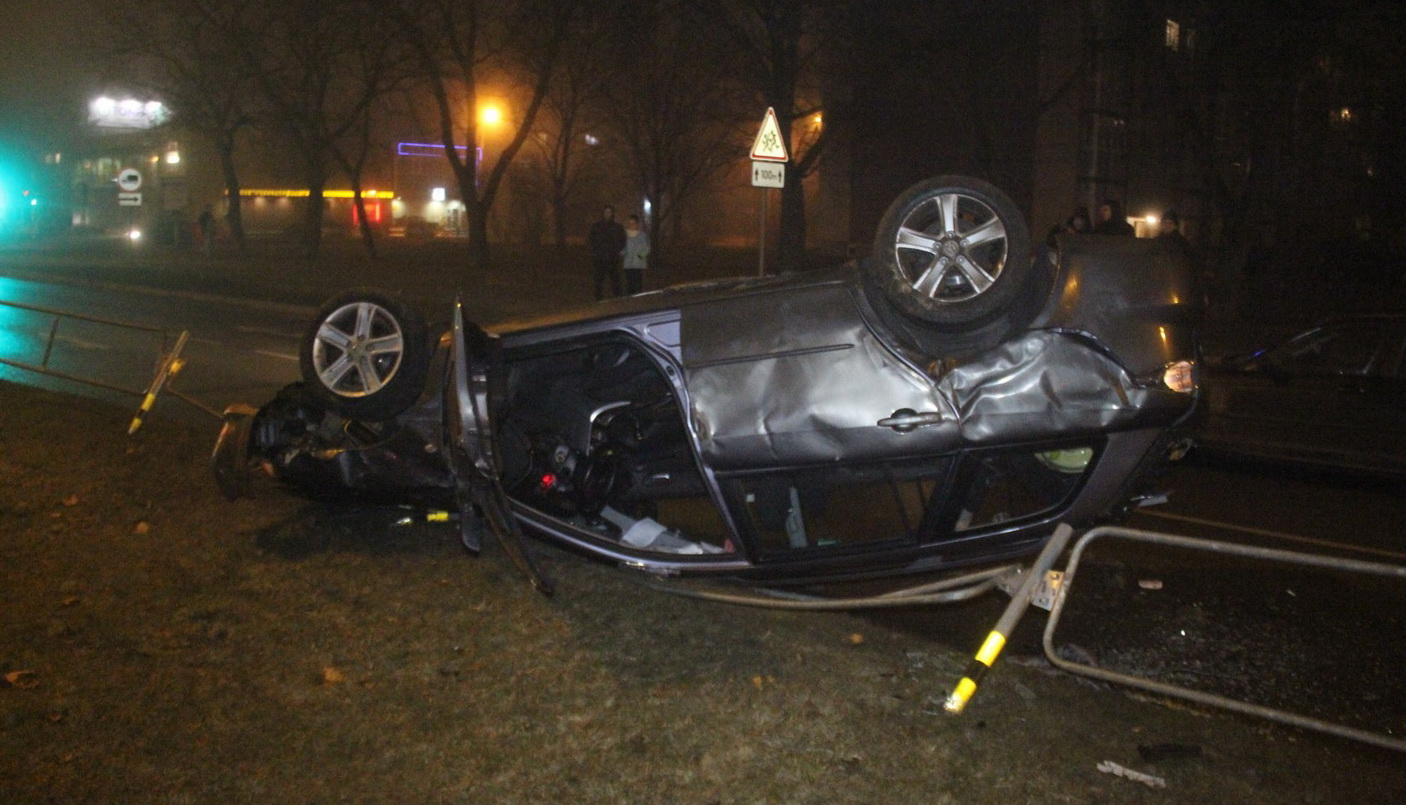 Trečiadienio vakarą tvyrant rūkui Panevėžyje nestigo eismo įvykių – taip pat ir vertų nuotykių filmo scenarijaus. Laimė, juose niekas rimtai nenukentėjo.