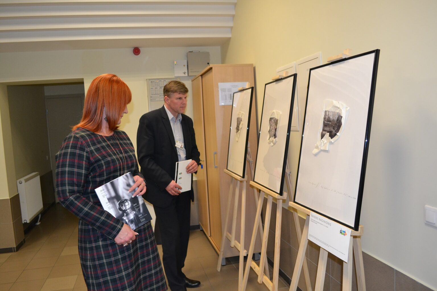 Panevėžio teritorinėje ligonių kasoje atidaryta Vilniaus dailės akademijos Kauno fakulteto menininkų paroda „Perspektyvos: menas, kepenų ligos ir aš pasveikęs“.