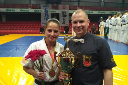 Metus pailsėjusi Rūta Brazdžionytė skambia pergale grįžo į kiokušin karatė kovas: panevėžietė iškovojo šalies čempionės titulą.