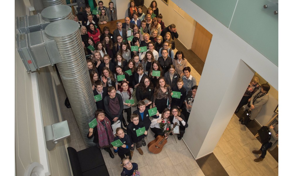 „Jaunųjų kūrėjų almanache“ šiais metais moksleivių buvo kaip niekad gausu, o geriausieji džiaugėsi „Sidabrinio Nevėžio“ statulėlėmis.