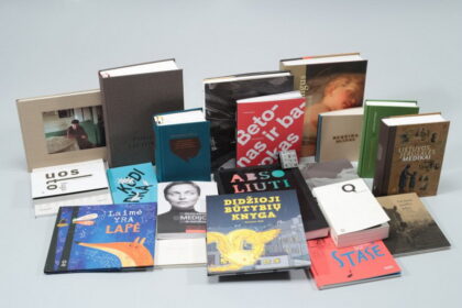 Kultūros ministerija kasmet rengia konkursą geriausioms meninio apipavidalinimo ir poligrafinio atlikimo Lietuvos leidyklų išleistoms knygoms išrinkti.