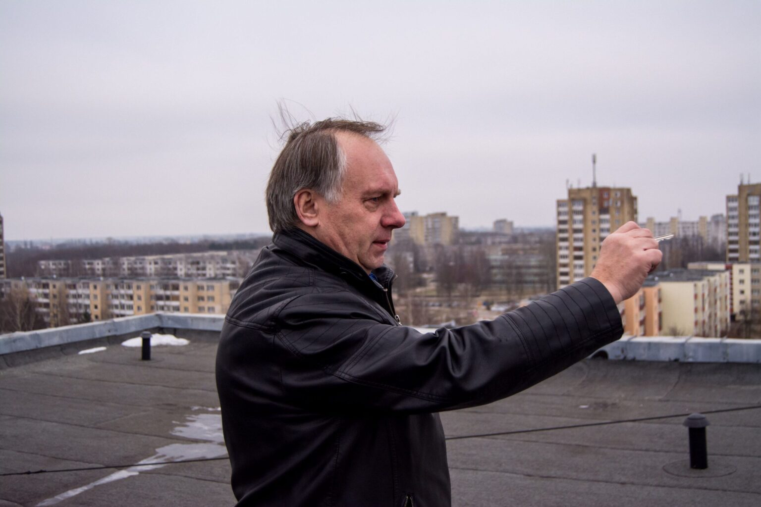 Ateities gatvės 28-o namo gyventojai jau keletą metų negali surasti teisybės. Dar 2015 metais išsiaiškinus galimą nusikaltimą, jiems iki šiol nepavyksta prisibelsti į teismo duris.