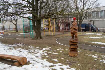 Girtuoklių pamokos. Šlitinėjantys girtuokliai, keiksmai, numestos nuorūkos ir muštynės – tai, pasirodo, gyvas pavyzdys vaikams, kaip nereikia elgtis.