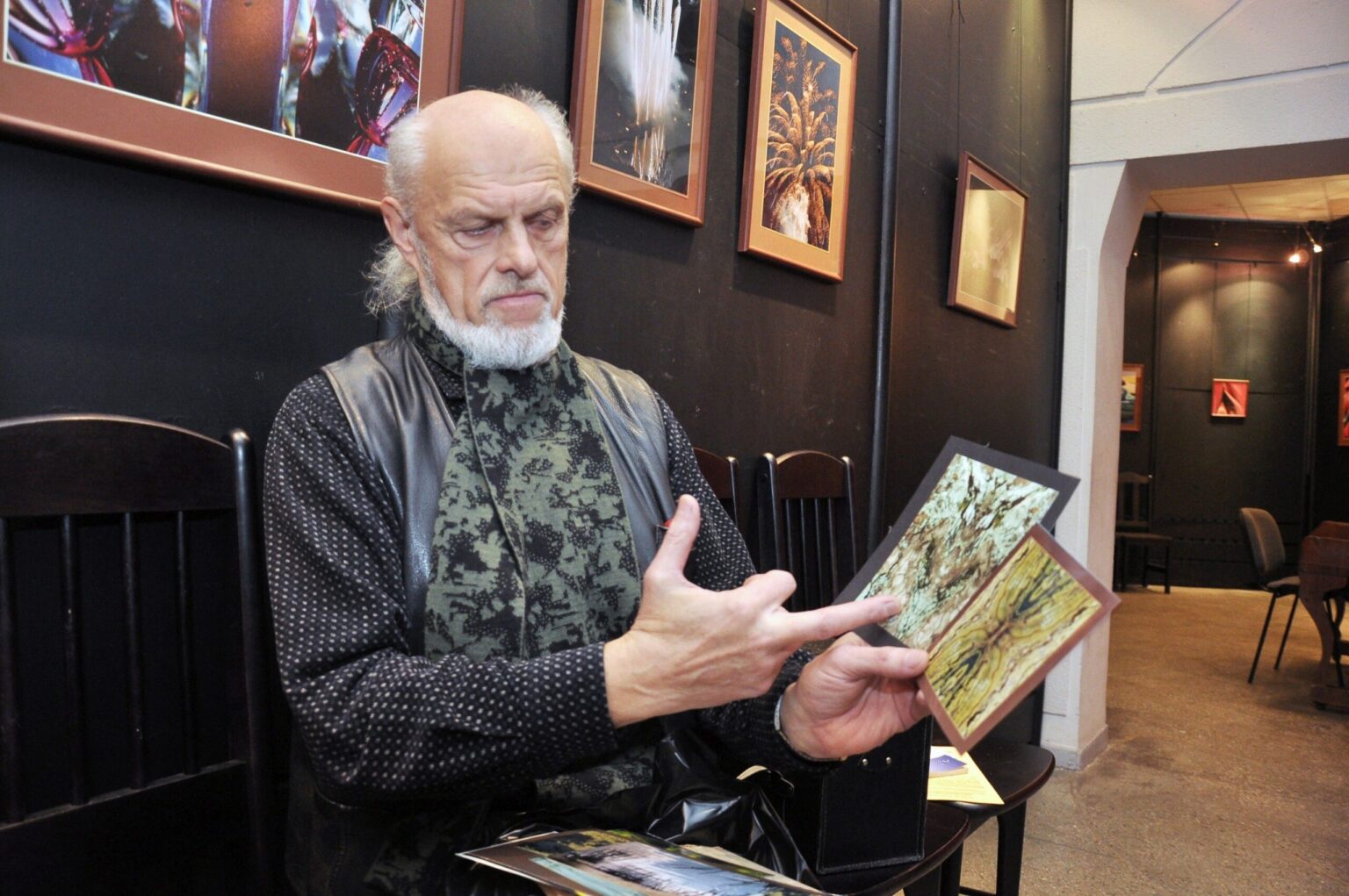 Panevėžiečiai kviečiami paklajoti tarp realybės ir fantazijos. Fotomenininkas Petras Kaupelis pristato mistiškumu persmelktą darbų parodą.