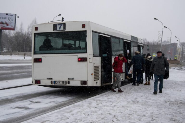 Panevėžio Savivaldybė užsimojo viešąjį transportą padaryti patrauklesniu. Jau greitai mieste turėtų atsirasti dienos bilietas, kuris leis sutaupys daug keliaujantiems bei, tikimasi, paragins žmones atsisakyti automobilių