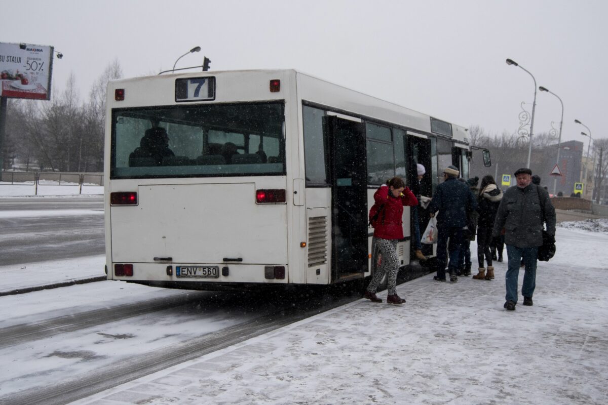 Panevėžio Savivaldybė užsimojo viešąjį transportą padaryti patrauklesniu. Jau greitai mieste turėtų atsirasti dienos bilietas, kuris leis sutaupys daug keliaujantiems bei, tikimasi, paragins žmones atsisakyti automobilių