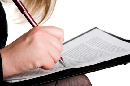 Lietuvos draudimo rinka, pagal pasirašytas draudimo įmokas pernai padidėjusiu dešimtadaliu, šiemet augs nuosaikiau - maždaug 6-7 procentais. Sparčiau plėtosis ne gyvybės draudimo rinka, o gyvybės draudimo rinkos laukia kritimas, prognozuoja Lietuvos bankas.