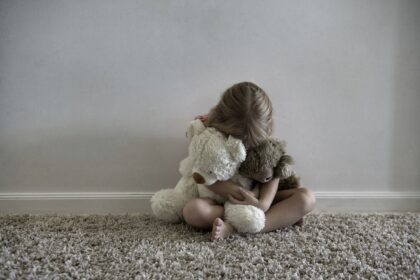 Policijai trečiadienį pranešta apie septynis atvejus, kai galėjo būti smurtaujama prieš vaikus.