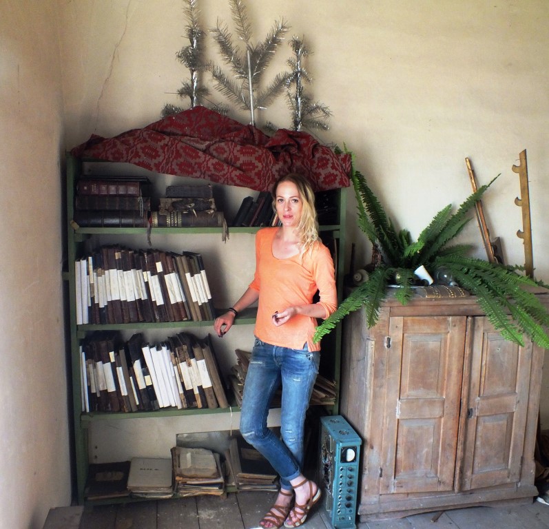 Telšiuose užaugusi K. Gureckaitė-Liukpetrienė Vilniaus universitete įgijo istorijos bakalauro, vėliau ir magistro laipsnius.