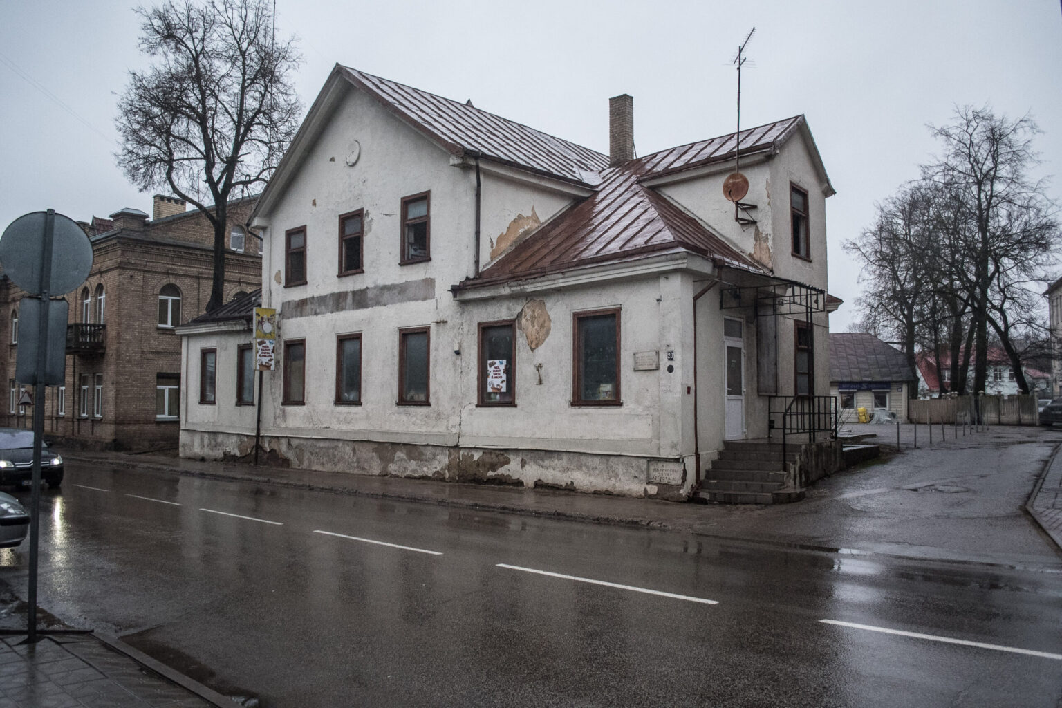 Antradienio naktį Panevėžio ugniagesiai skubėjo į Vasario 16-osios gatvę gesinti respublikinės reikšmės kultūros paveldui priklausančio pastato.