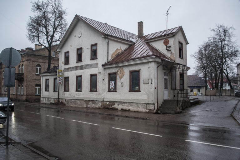 Antradienio naktį Panevėžio ugniagesiai skubėjo į Vasario 16-osios gatvę gesinti respublikinės reikšmės kultūros paveldui priklausančio pastato.