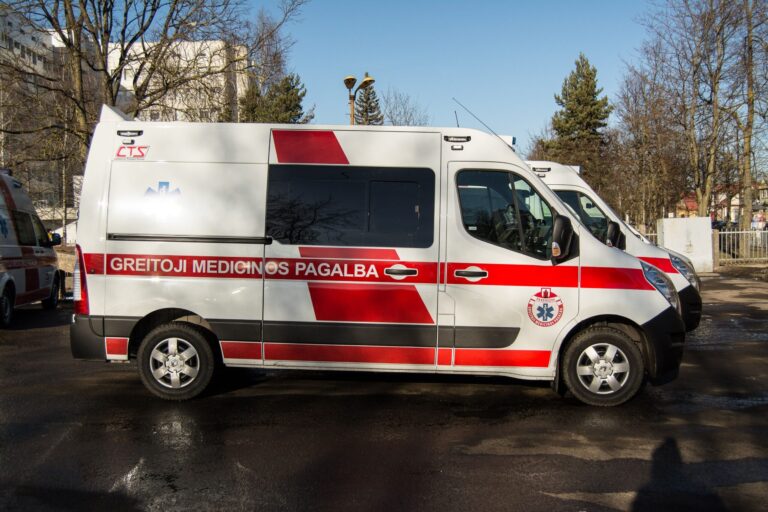 į Respublikinės Panevėžio ligoninės Skubios pagalbos- priėmimo skyrių atgabentas 43 metų panevėžietis, kurį apie 7 valandą autobusų stotelėje sumušė nepažįstamas vyras.