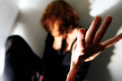 Smurtas šeimose nesiliauja