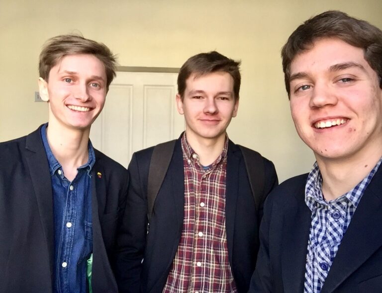 J. Balčikonio gimnazijos auklėtinių Simono Petkevičiaus, Augusto Aleknos ir Mariaus Uogelės projektas pateko tarp 11 geriausiųjų, kuriuos atrinko ir padės įgyvendinti „Barclays“ technologijų akademija.