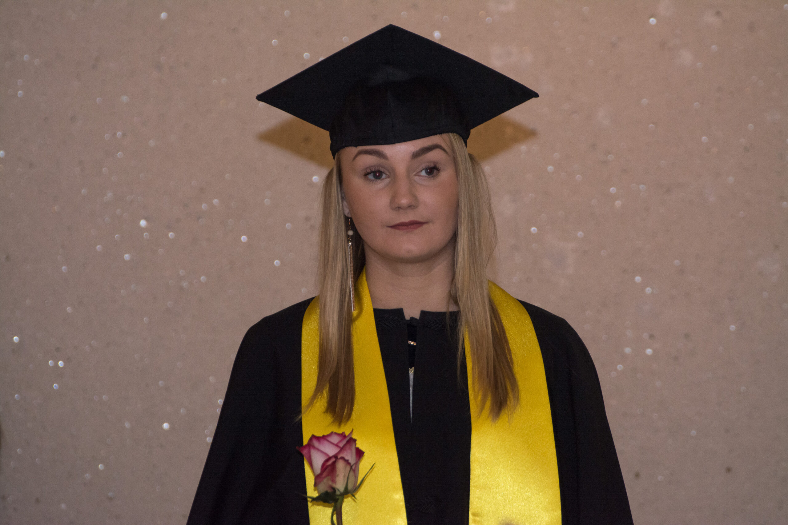 Absolventė Loreta pripažino artimiausios savo ateities Lietuvoje nematanti ir kišenėje jau turi bilietą į Norvegiją. T.Šiaudinio nuotr.