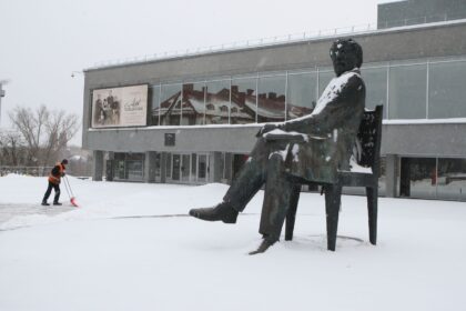 Juozo Miltinio dramos teatre atidaroma Eugenijaus Nalevaikos akvarelės paroda „Be personažo“.
