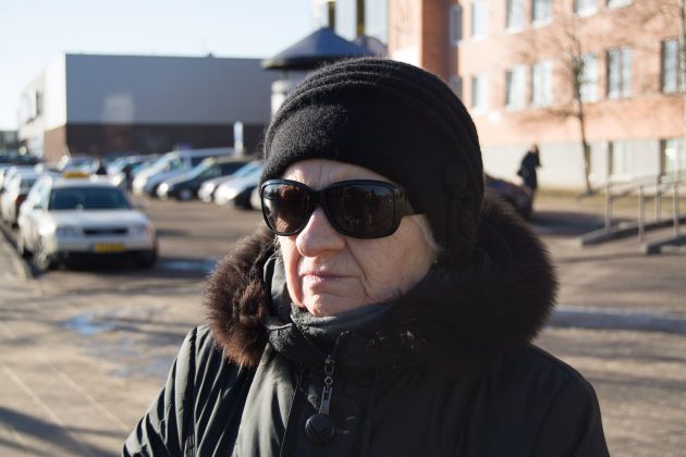 Pensininkė Leonora pripažino, kad šiuo metu jos pensija yra vos didesnė nei 200 eurų ir oraus gyvenimo tikrai neužtikrina. T. Šiaudinio nuotr.