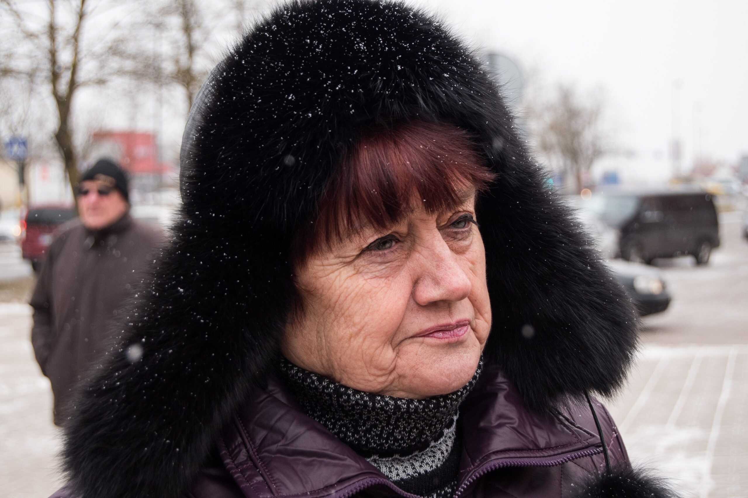 Panevėžietė Nijolė nesupranta, kas tokiais bilietais galėtų naudotis mūsų mieste. T. Šiaudinio nuotr.