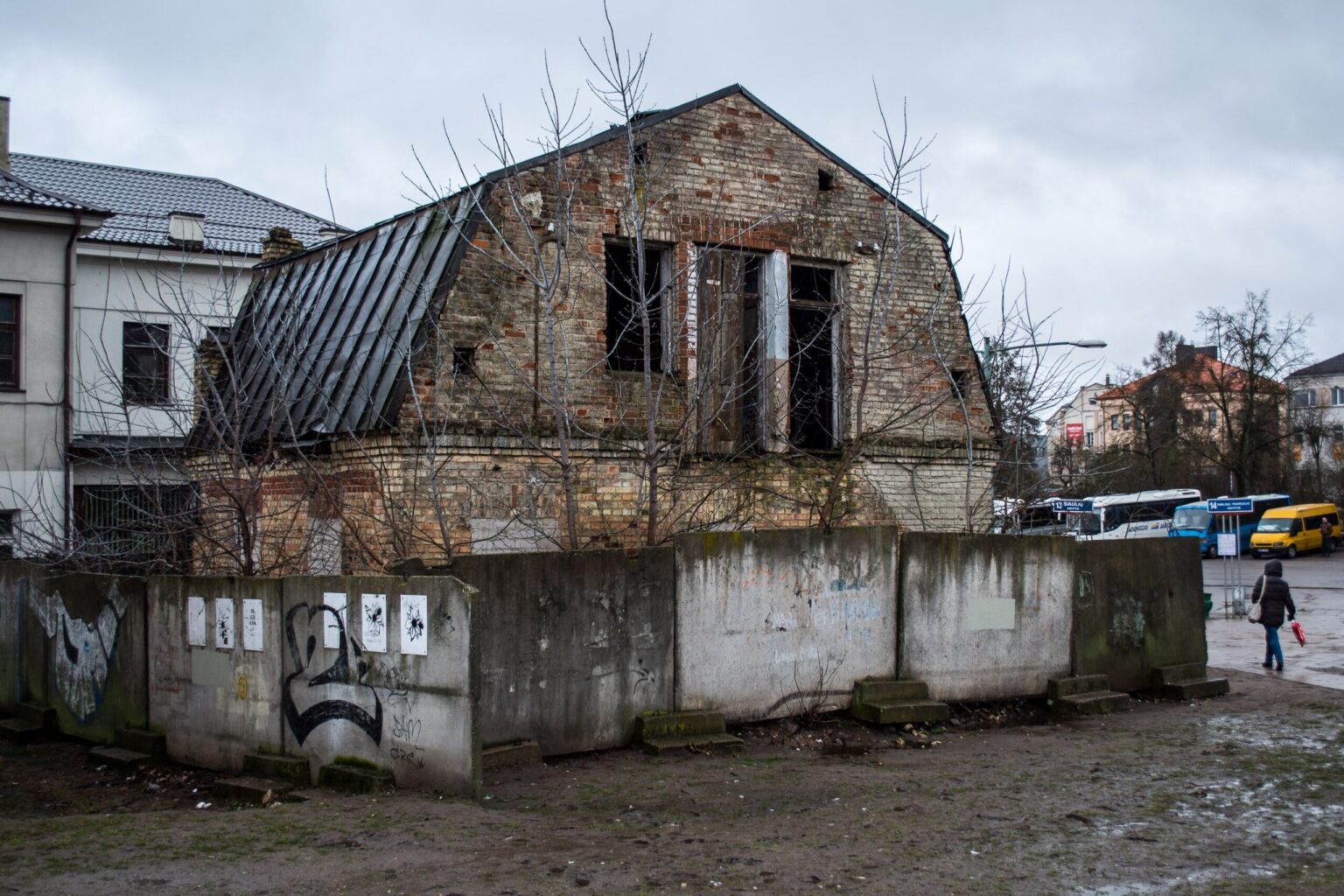 Panevėžio veidą Savivaldybė bando pagražinti vėl kirsdama per kišenę nenaudojamų apleistų pastatų šeimininkams. Kodėl tokios sankcijos situacijos nekeičia?
