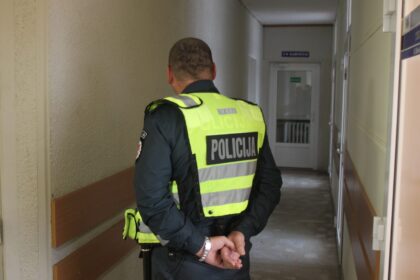 Šeštadienio vidurnaktį Panevėžyje 37 metų vyras ir 31 metų moteris pasipriešino policijos pareigūnams.