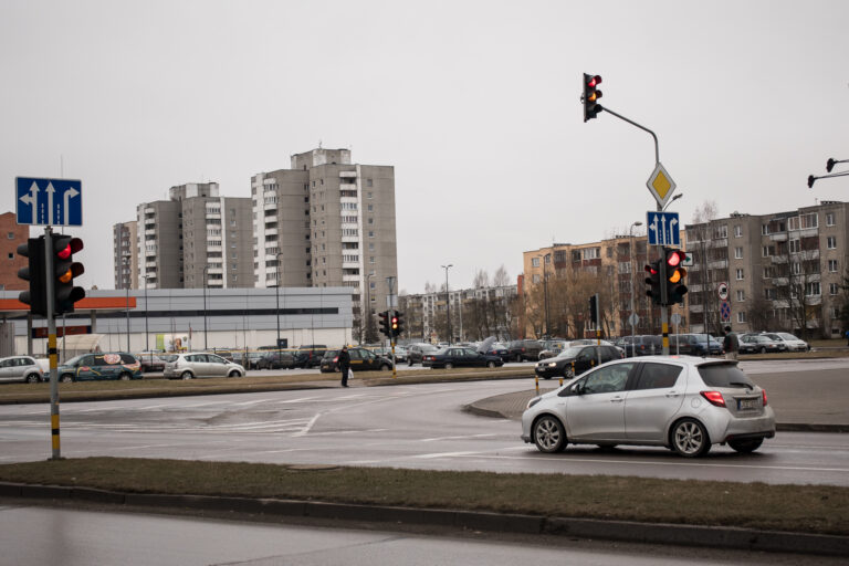 Iki balandžio 1-osios mieste nebeliks avariniu režimu veikiančių – geltona spalva mirksinčių šviesoforų.
